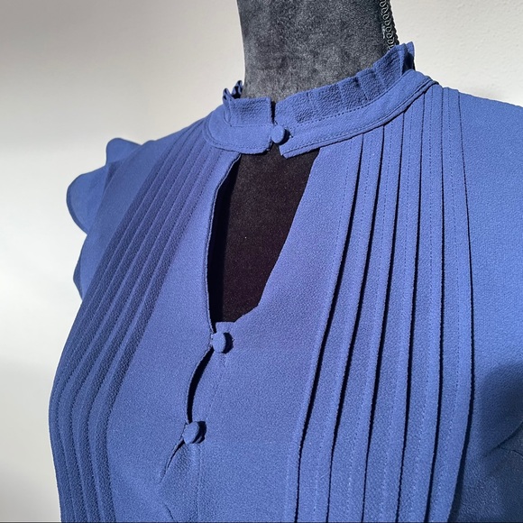 Modcloth Tops - Modcloth💙 button collar peephole  XXS